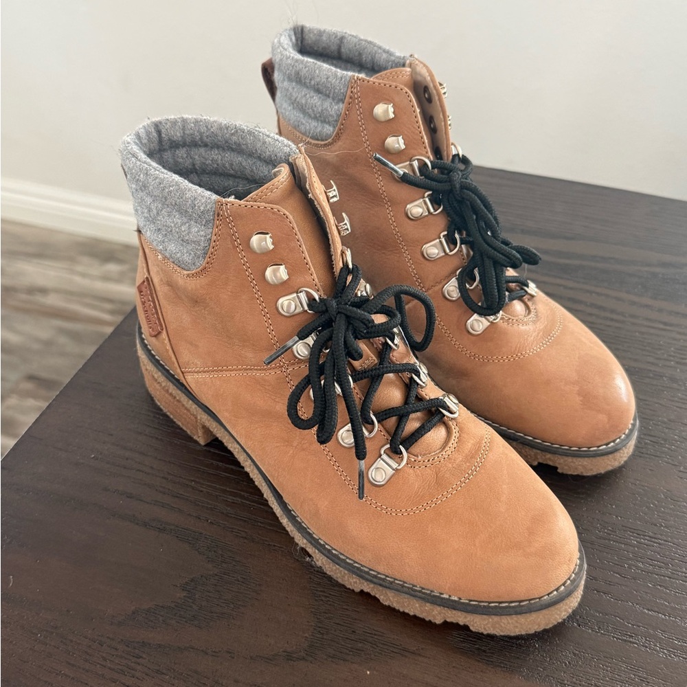 Dr. Scholl's Tan Leather Lace-Up Boots